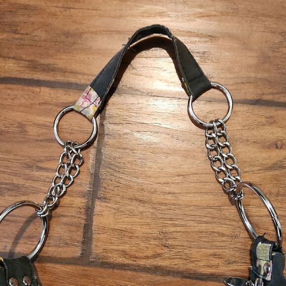 Stylish Black Handbag with Colorful Print - Picture 3 of 5